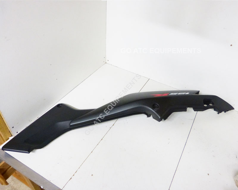 carénage droit noir</br> OEM neuf </br> HONDA CBR125 JC34