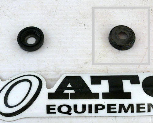 seal shock pivot</br>Used</br>ATC HONDA 250R 1983-84