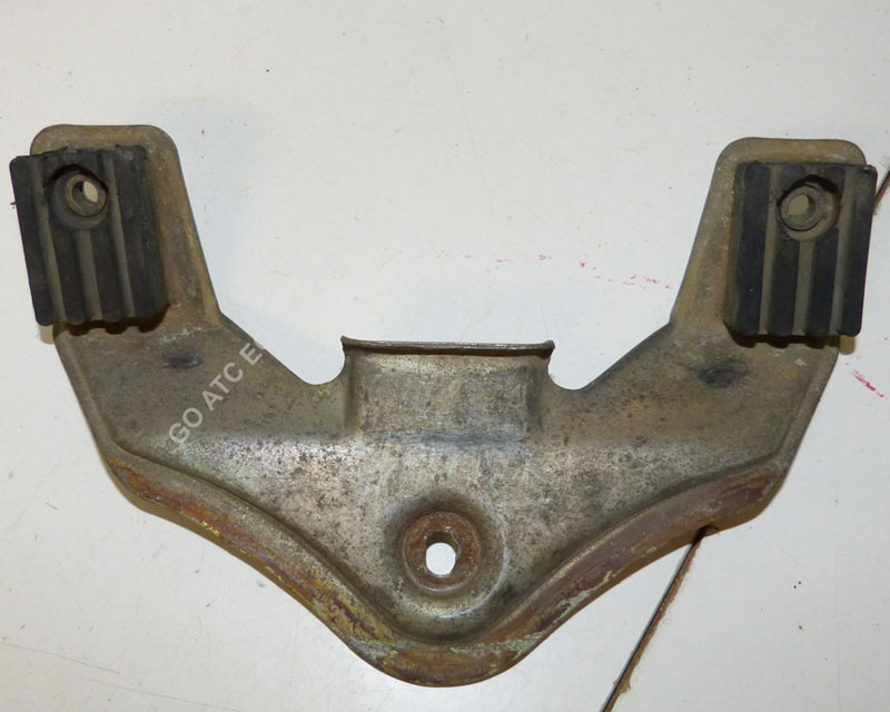 Bride de selle avant</br> Occasion </br>ATC HONDA 250R 83-84